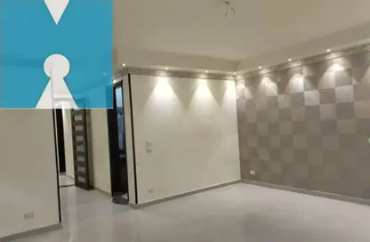 Apartment - 3 Bedrooms - 2 Bathrooms for rent in Green 3 - 2nd District - Sheikh Zayed City - Giza
