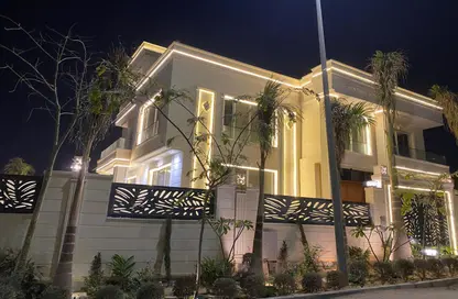 فيلا - 8 غرف نوم - 8 حمامات للبيع في لافيدا البستان - محور 26 يوليو - مدينة 6 أكتوبر - الجيزة