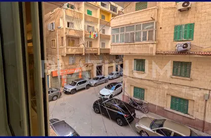 شقة - 3 غرف نوم - 2 حمامات للبيع في متفرع من شارع أمين يحيي - زيزينيا - حي شرق - الاسكندرية