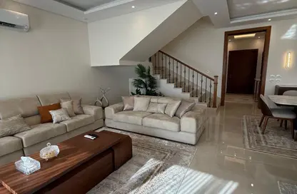 منزل مزدوج - 6 غرف نوم - 5 حمامات للايجار في جدار - كمبوندات 6 أكتوبر - مدينة 6 أكتوبر - الجيزة