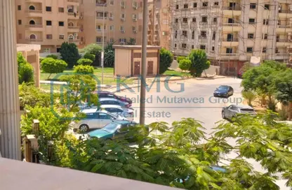 Apartment - 4 Bedrooms - 2 Bathrooms for sale in Al Narges 2 - Al Narges - New Cairo City - Cairo