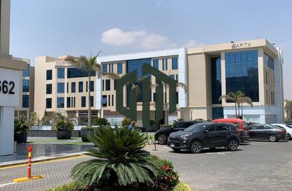 محل تجاري - استوديو - 1 حمام للايجار في وان جولدن سكوير مول - التجمع الخامس - مدينة القاهرة الجديدة - القاهرة