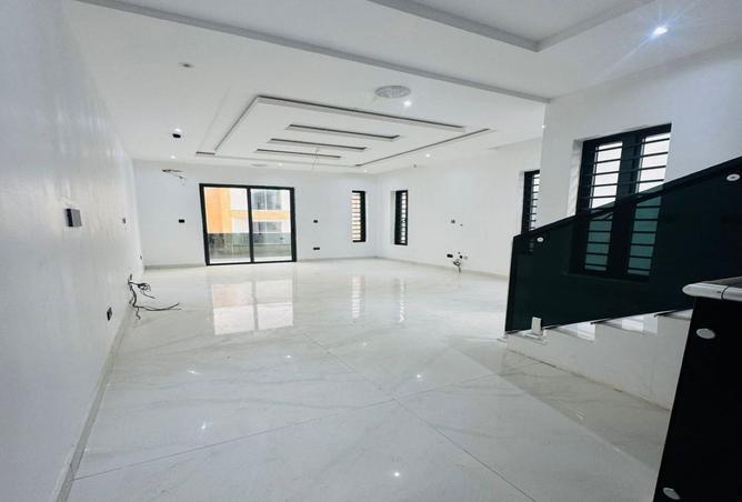 8103862 - Property Image 2