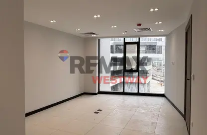 Clinic - Studio - 1 Bathroom for rent in Central Avenue - 2nd District - Sheikh Zayed City - Giza
