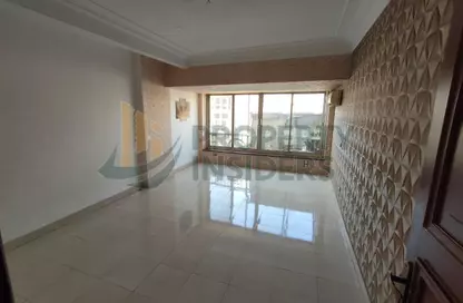 Apartment - 3 Bedrooms - 2 Bathrooms for sale in Gameat Al Dewal Al Arabeya St. - Mohandessin - Giza