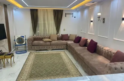 Apartment - 2 Bedrooms - 1 Bathroom for rent in Al Rehab - New Cairo City - Cairo