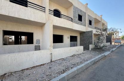 Townhouse - 3 Bedrooms - 3 Bathrooms for sale in Magawish - Hurghada - Red Sea