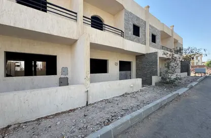Townhouse - 3 Bedrooms - 3 Bathrooms for sale in Magawish - Hurghada - Red Sea