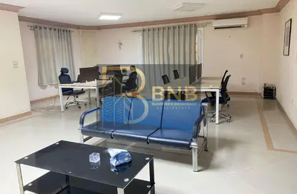 شقة - 4 غرف نوم - 3 حمامات للايجار في الحي الرابع - التجمع الخامس - مدينة القاهرة الجديدة - القاهرة