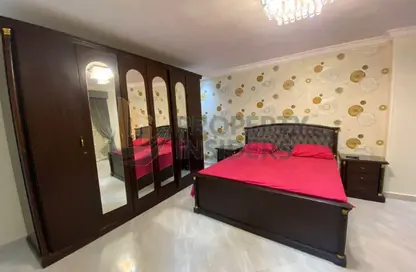 شقة - 3 غرف نوم - 2 حمامات للايجار في شارع الدكتور السبكي - الدقي - الجيزة