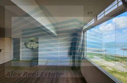 شقة - 3 غرف نوم - 2 حمامات للايجار في كوبري استانلي - ستانلي - حي شرق - الاسكندرية