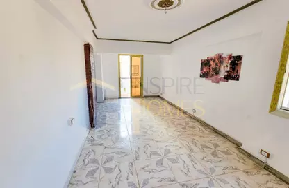 Apartment - 3 Bedrooms - 1 Bathroom for rent in Ali Ibn Abi Talib St. - Smouha - Hay Sharq - Alexandria