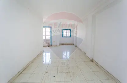 شقة - 3 غرف نوم - 2 حمامات للبيع في سموحة - حي شرق - الاسكندرية