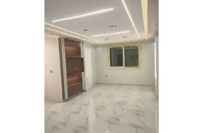 Apartment - 3 Bedrooms - 2 Bathrooms for sale in Gate 4 old - Horus - Hadayek El Ahram - Giza