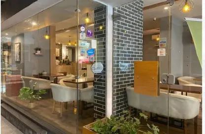 Shop - Studio - 2 Bathrooms for sale in Taha Hussein St. - Zamalek - Cairo