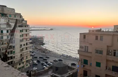 شقة - 3 غرف نوم - 2 حمامات للبيع في الشاطبي - حي وسط - الاسكندرية