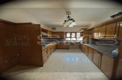Apartment - 3 Bedrooms - 4 Bathrooms for sale in Ganoob El Acadimia - New Cairo City - Cairo