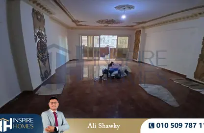 شقة - 3 غرف نوم - 2 حمامات للايجار في شارع زكي رجب - سموحة - حي شرق - الاسكندرية