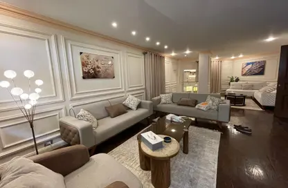 شقة - 3 غرف نوم - 2 حمامات للايجار في شارع عبد المنعم رياض - المهندسين - الجيزة