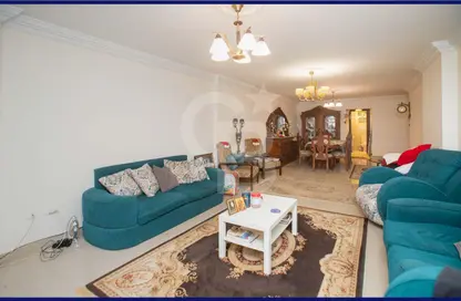 شقة - 3 غرف نوم - 3 حمامات للبيع في شارع السيدة سكينة إبنت الحسين - كفر عبده - رشدي - حي شرق - الاسكندرية