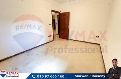 Apartment - 2 Bedrooms - 1 Bathroom for sale in Al Geish Road - Camp Chezar - Hay Wasat - Alexandria