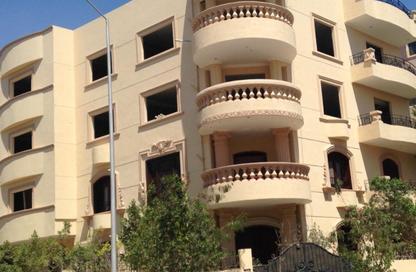 Whole Building - 7+ Bedrooms - 7+ Bathrooms for sale in Al Mehwar Al Markazi - 1st District - 6 October City - Giza
