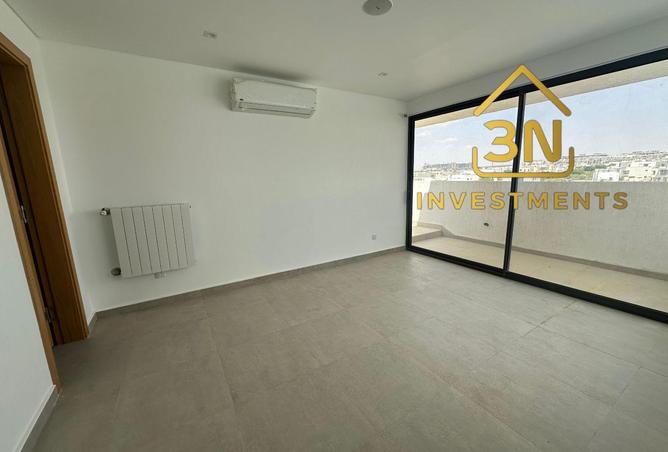 8225845 - Property Image 3