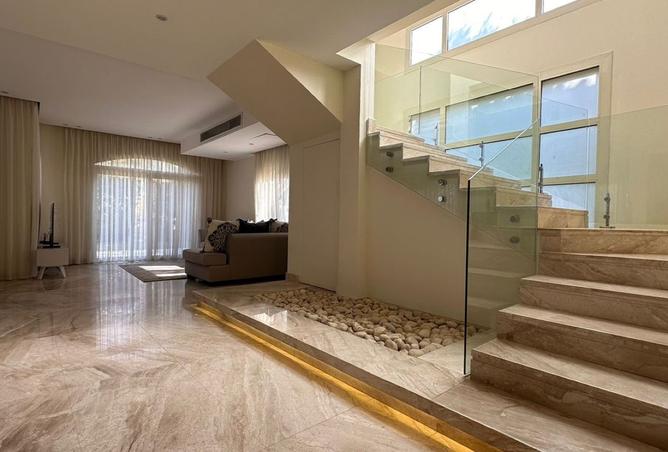 8021172 - Property Image 2