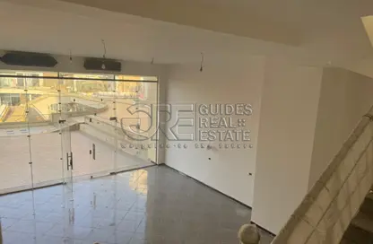 محل تجاري - استوديو - 3 حمامات للايجار في طريق بيفرلي هيلز - الحي السابع عشر - الشيخ زايد - الجيزة