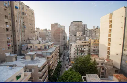 Apartment - 5 Bedrooms - 3 Bathrooms for sale in Al Farek Ismail Srhank St. - Laurent - Hay Sharq - Alexandria