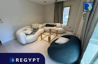 Apartment - 2 Bedrooms - 2 Bathrooms for sale in Sarayat Al Maadi - Hay El Maadi - Cairo