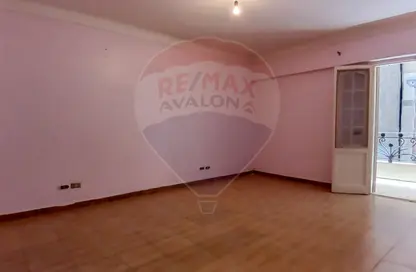 Apartment - 3 Bedrooms - 2 Bathrooms for sale in Al Adib Mohamed Zaitoun St. - Smouha - Hay Sharq - Alexandria