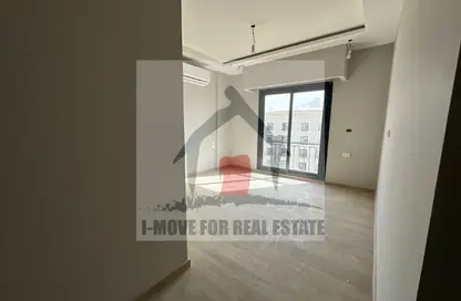 Apartment - 3 Bedrooms - 4 Bathrooms for sale in Village West - Sheikh Zayed Compounds - Sheikh Zayed City - Giza Apartment - 3 Bedrooms - 4 Bathrooms for sale in Village West - Sheikh Zayed Compounds - Sheikh Zayed City - Giza