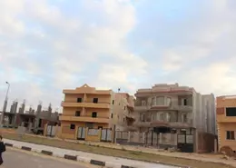 شقة - 4 غرف نوم - 3 حمامات للبيع في المجاورة الاولي - الحي الثالث شرق - مدينة الشروق - القاهرة