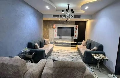 شقة - 3 غرف نوم - 1 حمام للبيع في المستثمر الصغير - الحي العاشر - الشيخ زايد - الجيزة