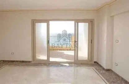 Apartment - 4 Bedrooms - 3 Bathrooms for sale in Al Geish Road - Glim - Hay Sharq - Alexandria