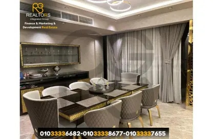 Villa - 4 Bedrooms - 6 Bathrooms for sale in Royal City - Sheikh Zayed Compounds - Sheikh Zayed City - Giza