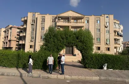 شقة - 3 غرف نوم - 3 حمامات للبيع في المجاورة الاولي - المنطقة الاولي - مدينة الشروق - القاهرة