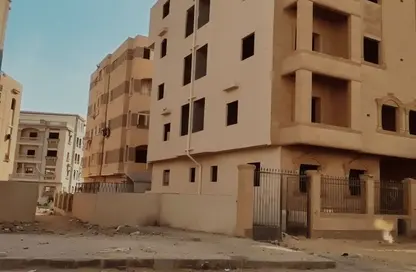 Apartment - 2 Bedrooms - 2 Bathrooms for sale in Abou El Houl - New Cairo City - Cairo