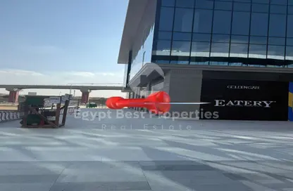 مطعم - استوديو - 5 حمامات للبيع في جولدن جيت - شارع التسعين الجنوبي - التجمع الخامس - مدينة القاهرة الجديدة - القاهرة