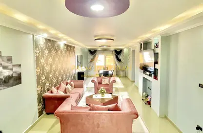 شقة - 3 غرف نوم - 2 حمامات للبيع في شارع إسماعيل الفنجرى - كامب شيزار - حي وسط - الاسكندرية