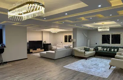 Apartment - 3 Bedrooms - 2 Bathrooms for sale in Al Gezira St. - South Investors Area - New Cairo City - Cairo