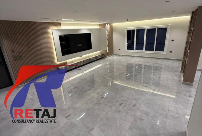 8243400 - Property Main Image