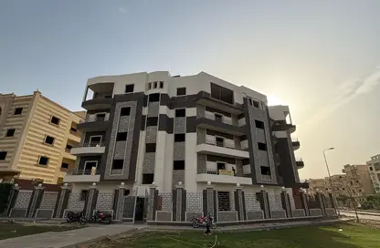Apartment - 3 Bedrooms - 3 Bathrooms for sale in 6th Neighborhood - 9th Area - Shorouk City - Cairo