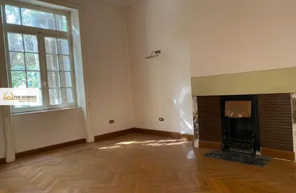 شقة - 5 غرف نوم - 2 حمامات للبيع في شارع الكامل محمد - الزمالك - القاهرة