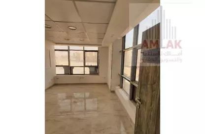 Half Floor - Studio - 2 Bathrooms for rent in 50th Street - Zahraa El Maadi - Hay El Maadi - Cairo