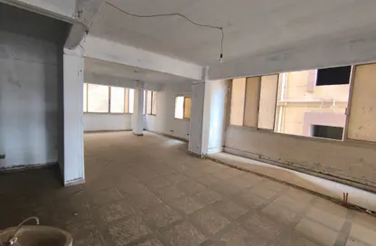 Restaurant - Studio - 2 Bathrooms for rent in Abd Al Hamid Badawy St. - El Hegaz Square - El Nozha - Cairo
