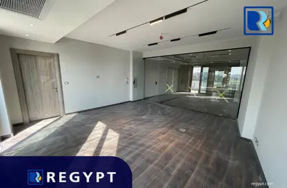 طابق كامل - استوديو - 5 حمامات للايجار في شارع كورنيش النيل - المعادي - حي المعادي - القاهرة