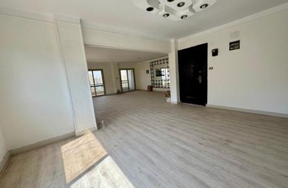 Apartment - 2 Bedrooms - 1 Bathroom for rent in Nehro St. - Roxy - Heliopolis - Masr El Gedida - Cairo