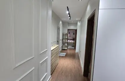 شقة - 3 غرف نوم - 2 حمامات للبيع في شارع الامام ابو حنيفة النعمان - الحي السادس - مدينة العبور - القليوبية